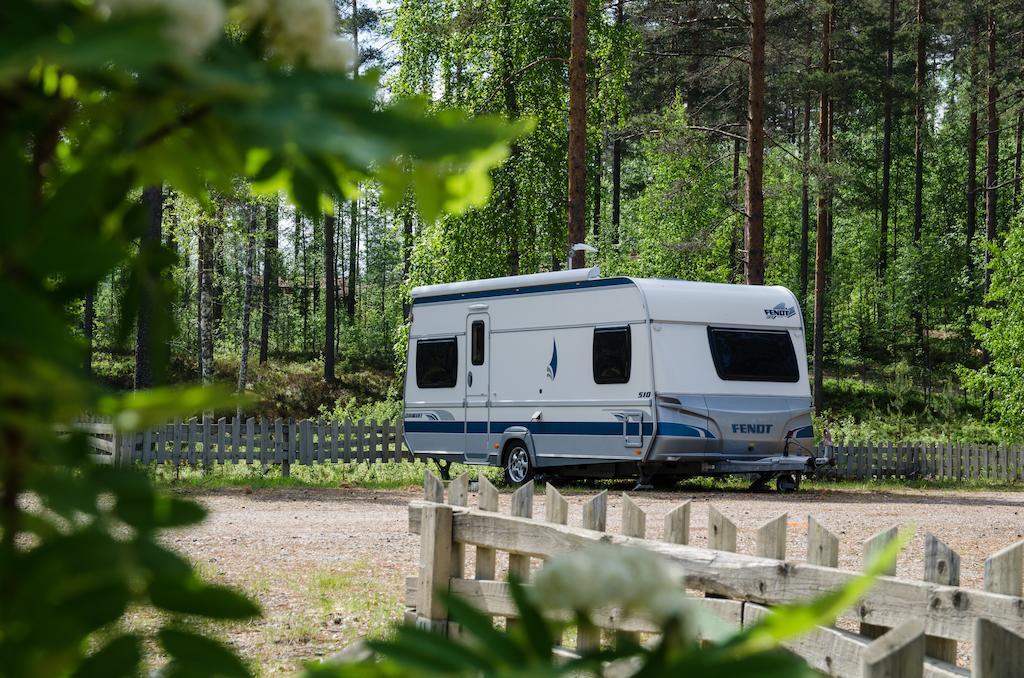 Ahvenlampi Camping 萨里耶尔维 外观 照片