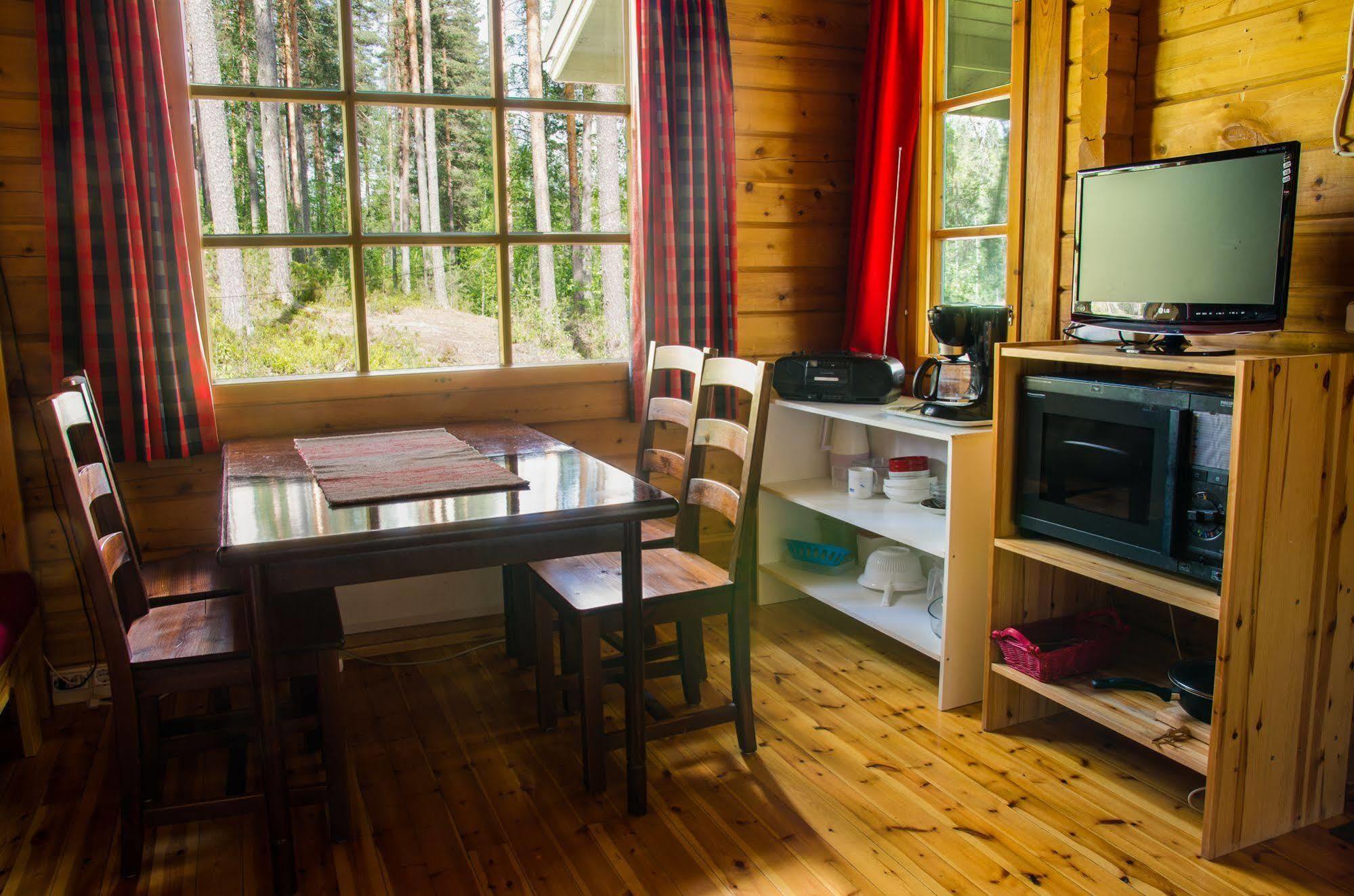 Ahvenlampi Camping 萨里耶尔维 外观 照片